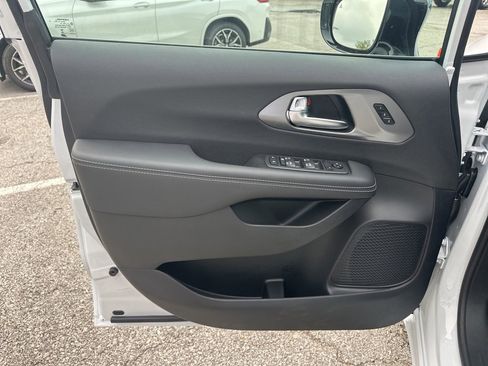 New 2026 Chrysler Pacifica Select image 59