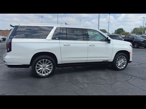 Certified 2022 Cadillac Escalade ESV Premium Luxury w/ Performance Package AWD/4WD image 9