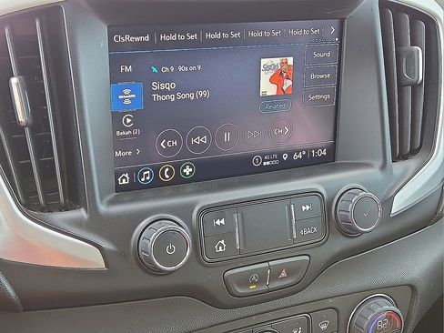 Used 2024 GMC Terrain SLT image 27