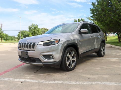 Used 2019 Jeep Cherokee Limited AWD/4WD image 3