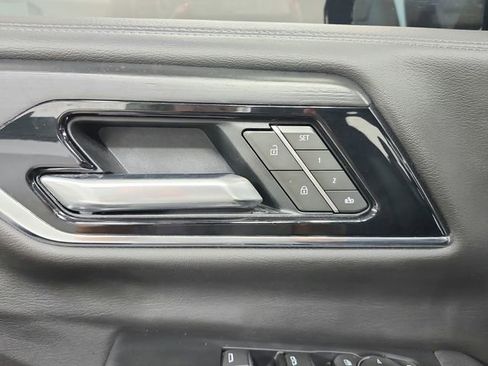 Used 2025 GMC Yukon XL Denali AWD/4WD image 21