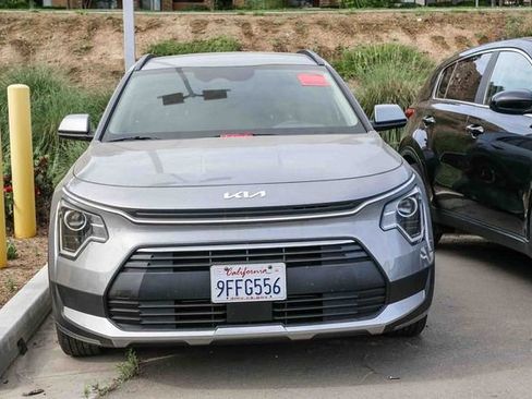 Certified 2023 Kia Niro EX image 5