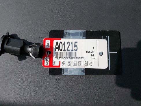 Used 2024 Tesla Model Y Long Range AWD/4WD image 10