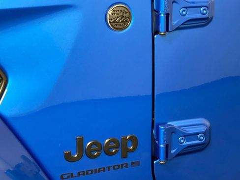 Used 2023 Jeep Gladiator Sport image 34