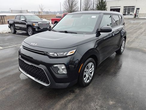 Used 2022 Kia Soul LX image 3