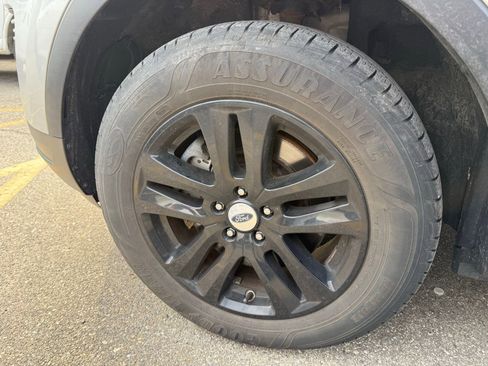 Used 2019 Ford Explorer XLT image 7