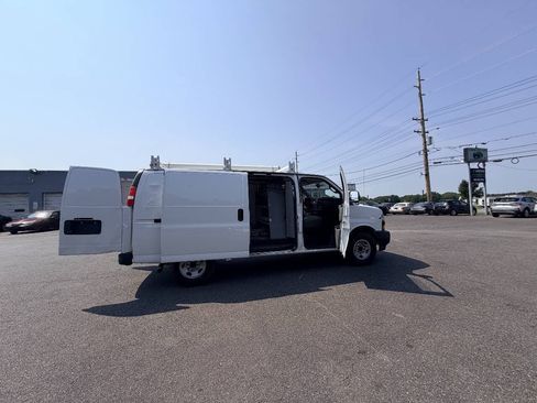 Used 2019 Chevrolet Express 3500 w/ Driver Convenience Package RWD image 10