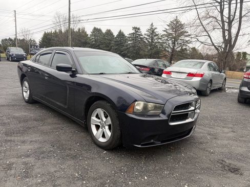 Used 2012 Dodge Charger SE image 2