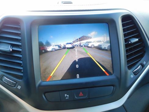 Used 2017 Jeep Cherokee Trailhawk image 14