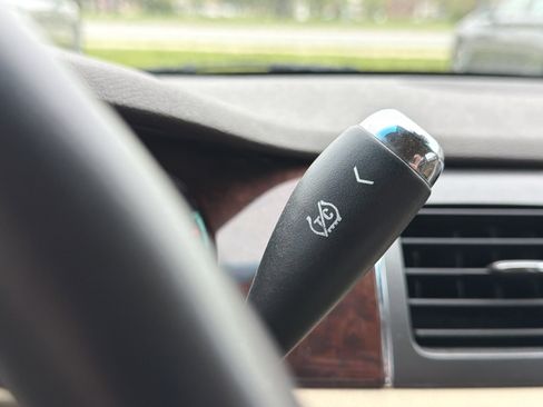 Used 2011 Buick Lucerne CXL FWD image 31