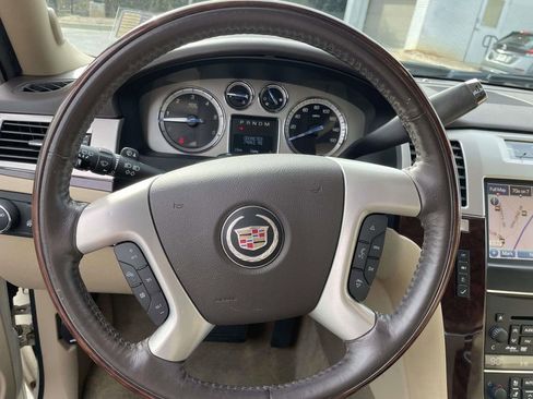Used 2014 Cadillac Escalade Premium image 22