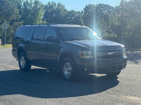 Used 2010 Chevrolet Suburban LT AWD/4WD image 8