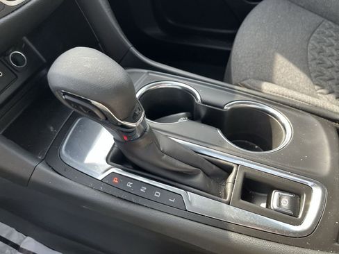 Used 2024 Chevrolet Equinox LT FWD image 19