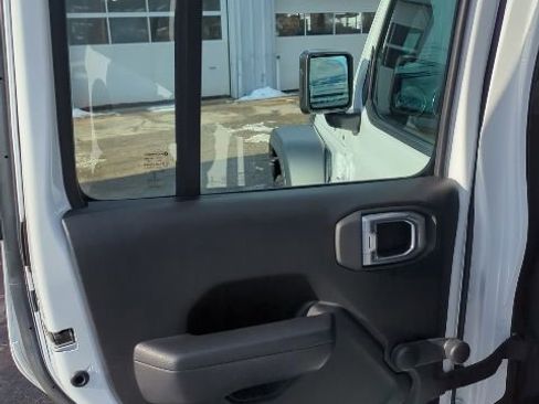Used 2022 Jeep Wrangler Unlimited Sport image 21
