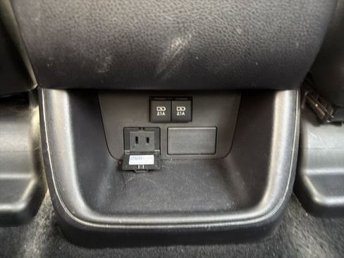 Used 2019 Toyota Highlander Limited image 27