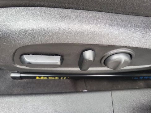 Used 2017 Chevrolet Malibu LT w/ Leather Package image 11