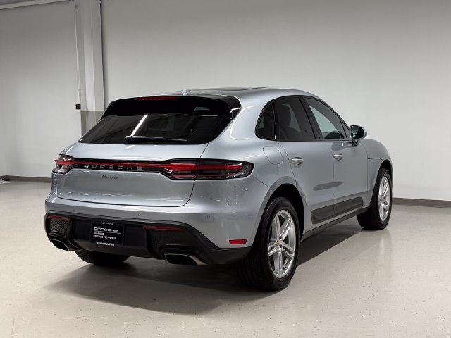 Certified 2024 Porsche Macan AWD/4WD image 9