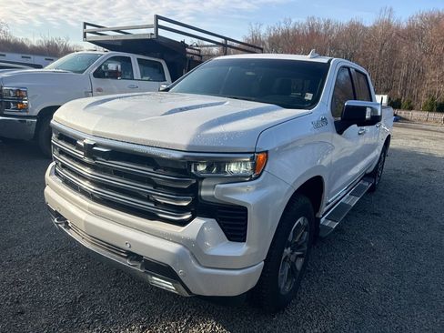 Used 2024 Chevrolet Silverado 1500 High Country w/ High Country Premium Package image 3