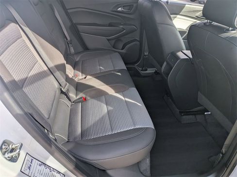 Used 2025 Chevrolet Trax LT w/ LT Convenience Package image 26