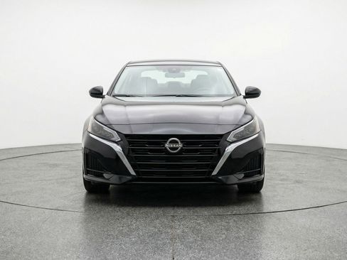Used 2025 Nissan Altima 2.5 SV image 2