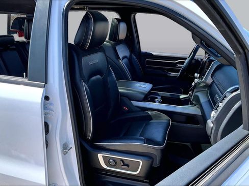 Used 2023 RAM 1500 Laramie AWD/4WD image 9