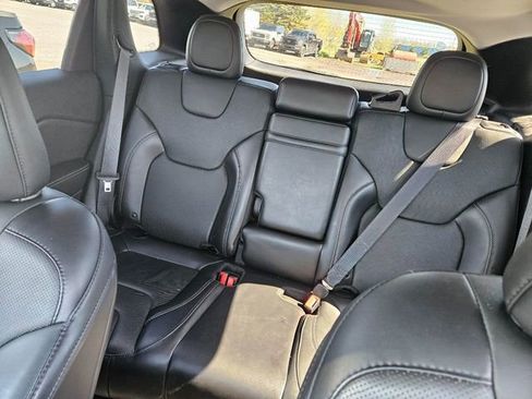 Used 2019 Jeep Cherokee Limited AWD/4WD image 10