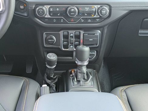New 2026 Jeep Wrangler Unlimited Sahara AWD/4WD image 20