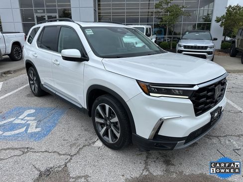 Used 2025 Honda Pilot Touring image 6