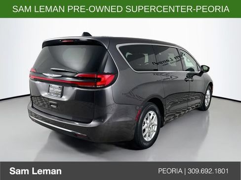 Used 2023 Chrysler Pacifica Touring-L FWD image 7
