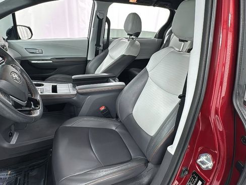 Used 2023 Toyota Sienna XSE image 10