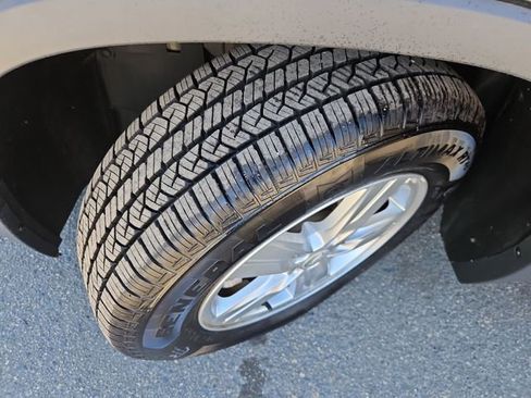 Used 2019 Chevrolet Trax LT w/ LT Convenience Package FWD image 17