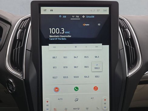 Certified 2022 Ford Edge Titanium w/ Class II Trailer Tow Package image 18