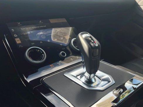 Used 2023 Land Rover Range Rover Evoque R-Dynamic SE image 31