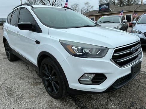 Used 2019 Ford Escape SE image 1