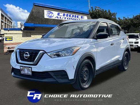 Used 2018 Nissan Kicks S FWD image 1