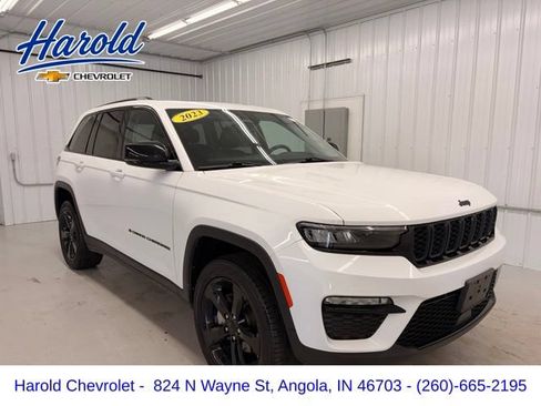 Used 2023 Jeep Grand Cherokee Limited w/ Black Appearance Package AWD/4WD image 1