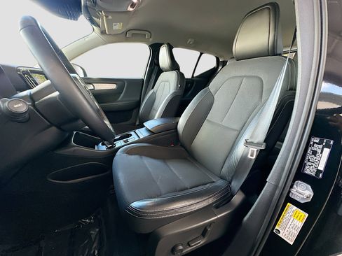 Used 2020 Volvo XC40 T5 Momentum w/ Protection Package Premier image 19