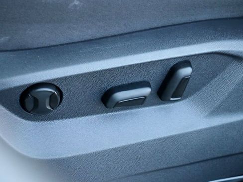 Used 2025 Volkswagen Atlas SE image 16