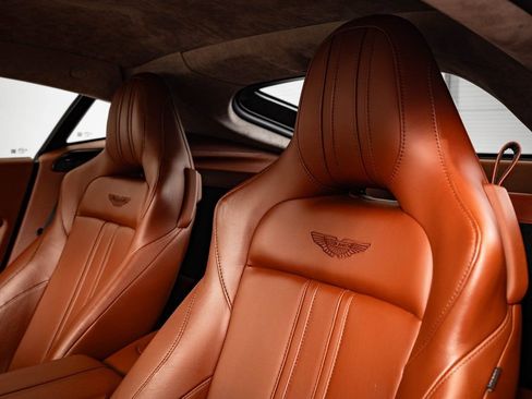 Used 2020 Aston Martin V8 Vantage Coupe image 28