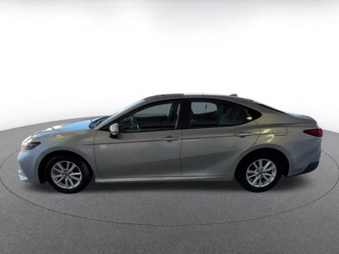Used 2025 Toyota Camry LE image 12