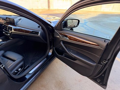 Used 2017 BMW 530i xDrive w/ Premium Package image 23