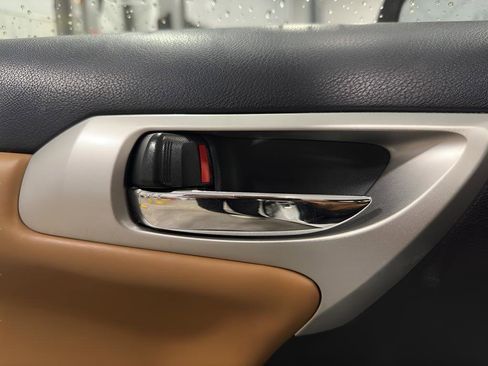 Used 2012 Lexus CT 200h Premium image 14