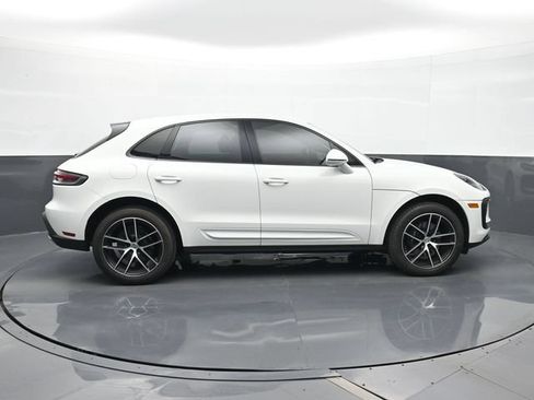 Certified 2024 Porsche Macan AWD/4WD image 22