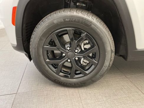 Certified 2024 Jeep Grand Cherokee L Limited RWD image 9