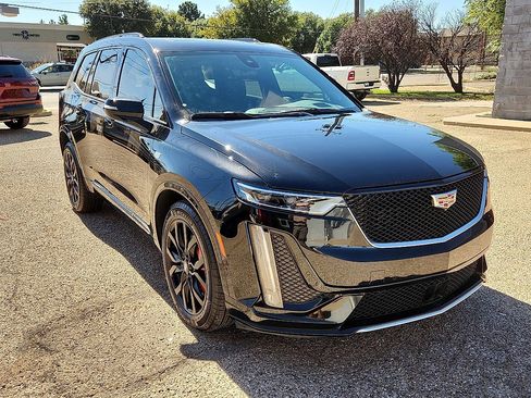 Used 2024 Cadillac XT6 Sport w/ Platinum Package image 4