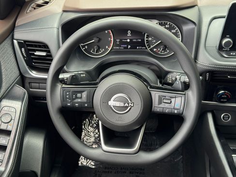 Used 2022 Nissan Rogue SV FWD image 18