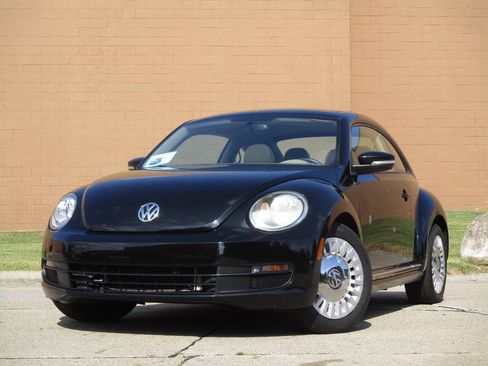 Used 2015 Volkswagen Beetle 1.8T FWD image 2