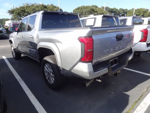 Used 2025 Toyota Tacoma SR5 AWD/4WD image 4
