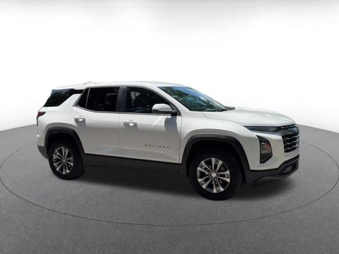 Used 2025 Chevrolet Equinox LT FWD image 2