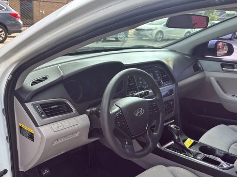 Used 2017 Hyundai Sonata SE FWD image 12